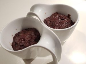 Mugcake med chokoladestykker