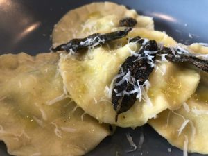 Ravioli med spinat og ricotta