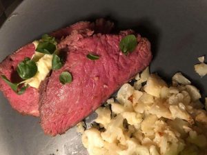 Sous Vide Okse Ball Tip med smørstegt blomkål