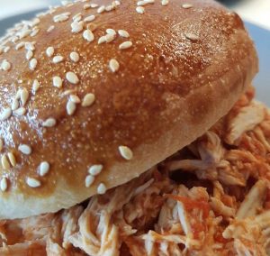 Nem og lækker Pulled Chicken Burger