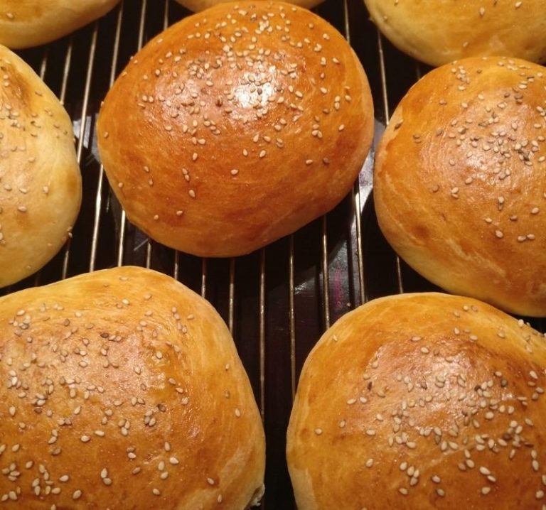 Den perfekte burgerbolle: Bedre end dem du kan købe
