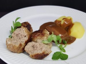 Frikadeller med brun sovs
