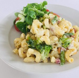 Pasta med flødesovs i ovnen