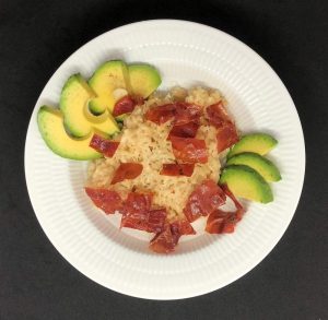 Risotto med skinke og avocado