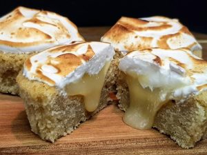 Citronmuffins med brændt marengs