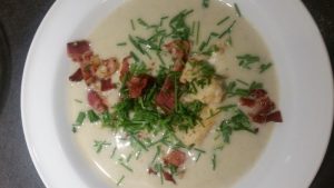 Cremet blomkålssuppe med bacon