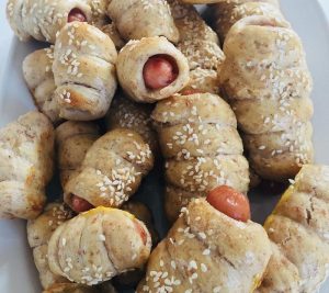 Den grove dej er bedst: Se her hvordan du laver de nemmeste pølsehorn