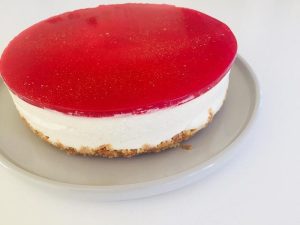 Cheesecake med hindbær og rabarber