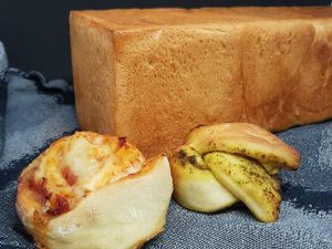 En dej – et toastbrød – 10 pizzasnegle – 10 pestosnurrer