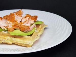 Madvafler med avocado og laks