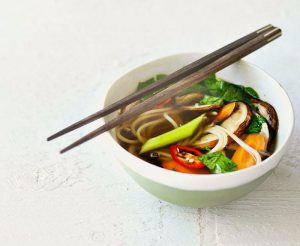 Miso suppe med svampe og sobanudler