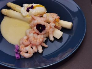 Hvide asparges med rejer og Sauce Hollandaise