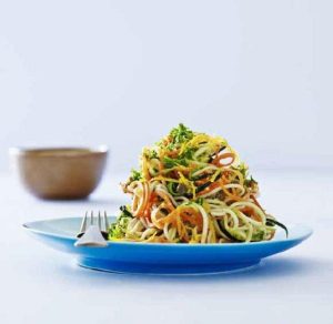 Tvistet pasta carbonara med appelsin og persille