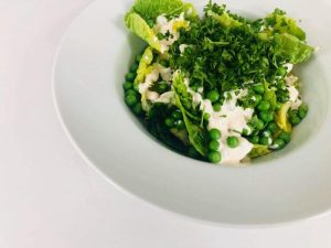 Hjertesalat med ærter og persille