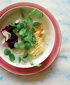 Bagt torsk med rødbede