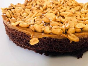 Chokolade karamel peanuts tærte
