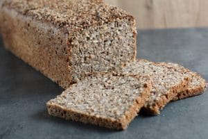 Sådan laver du perfekt hjemmelavet rugbrød: Se opskriften her