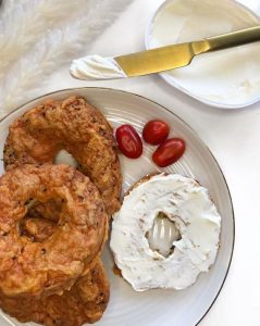 Chili cheddar bagels