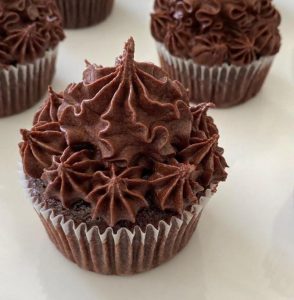 Chokolade cupcakes med chokolade frosting