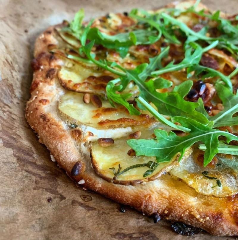 Kartoffelpizza med mascarpone og rosmarin | opskrifter | GastroFun.dk