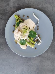 Dampet torsk med asparges og kapers