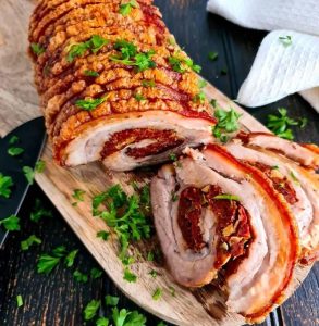 Saftig porchetta med sprøde svær