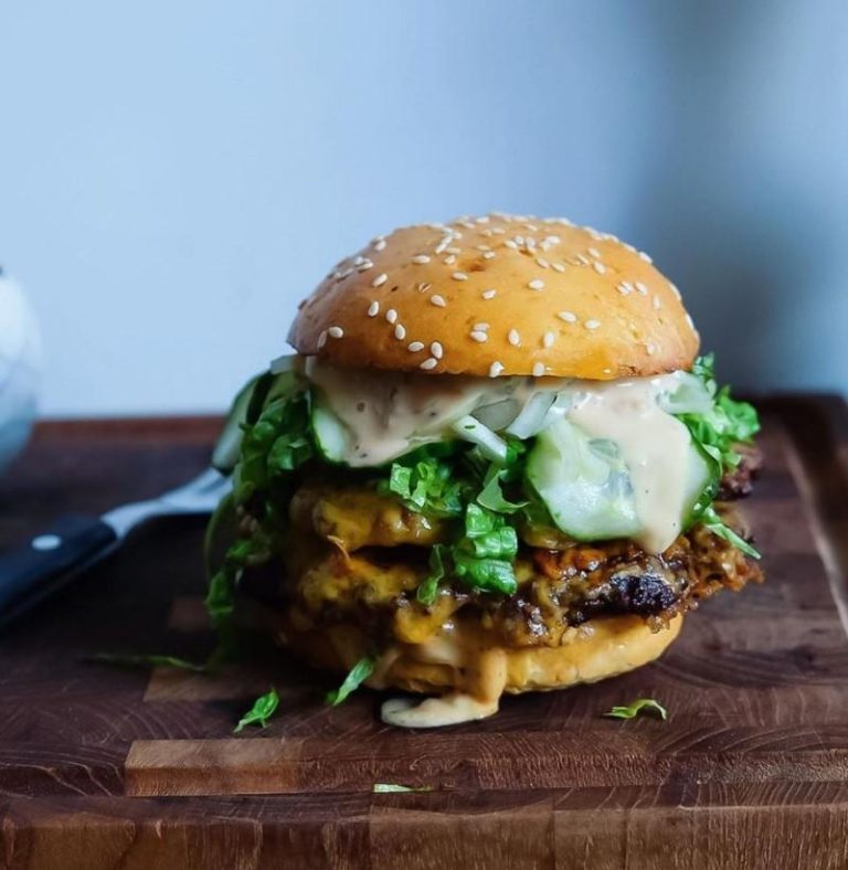 Den bedste burger du faktisk gider lave: Sådan bliver den helt perfekt