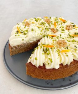Squashkage med flødeostglasur