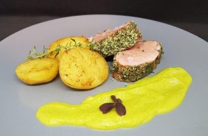 Svinemørbrad sous vide med krydderurterasp