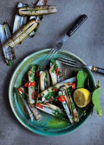 Knivmuslinger med chili, hvidløg og persille