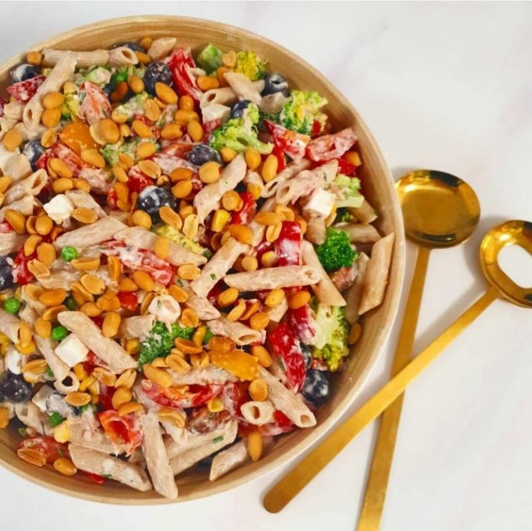 Denne pastasalat er billig, klar på ingen tid, og hele familien elsker den