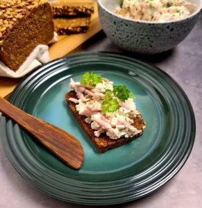 Sund og lækker skinkesalat med hytteost