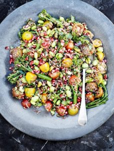 Superfood salat med kakaonibs