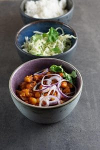 Curry med kikærter og bacon