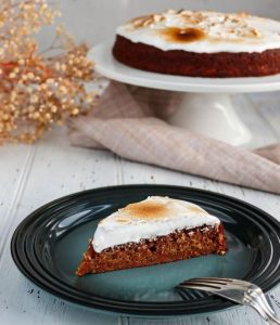 Lækker svampet gulerods-appelsinkage