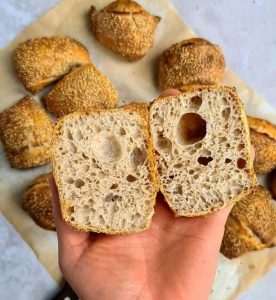 Surdejsboller med rug og quinoa