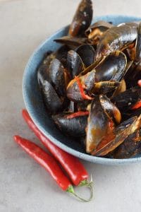 Blåmuslinger med Jack D/tomatsauce