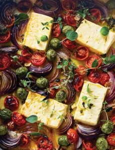 Bagt feta med tomater og oliven