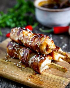 Saftige kyllingespyd glaseret med hjemmelavet teriyaki