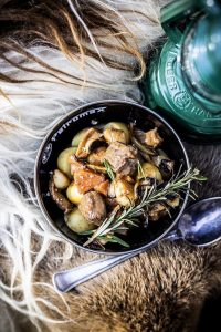 Lammegryderet med kartofler & rosmarin (bålmad)