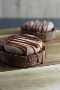 Chokoladetærte med saltkaramel
