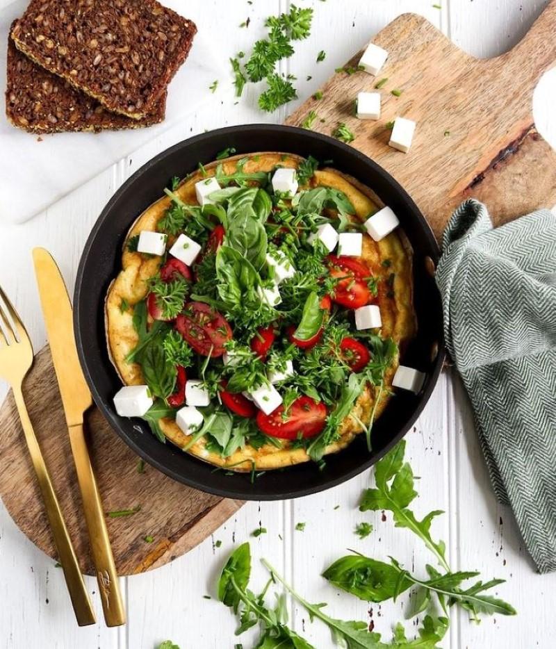 Æggekage med rucola, tomater og feta
