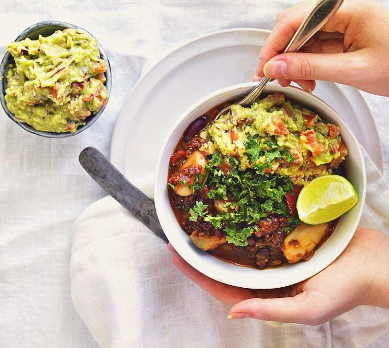 Vegetarisk chili med masser af umami: Her er opskriften du vil vende tilbage til