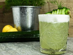 Dildicious – cocktail med akvavit, dild og hyldeblomst