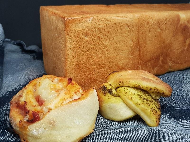 En dej - et toastbrød - 10 pizzasnegle - 10 pestosnurrer
