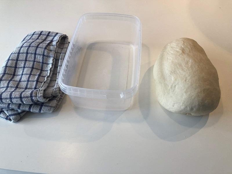 Brød i hjemmelavet hævekurv