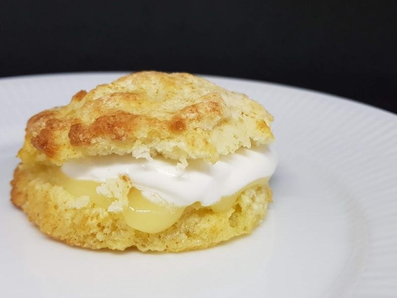 Scones med lemoncurd