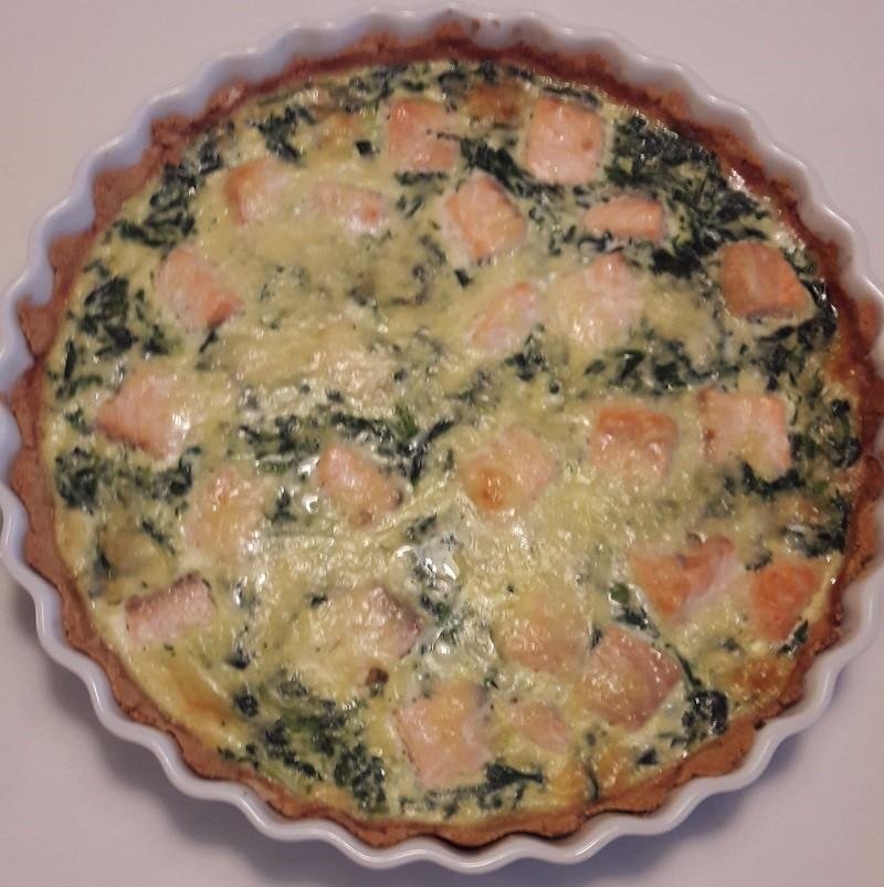 Glutenfri spinattærte med laks