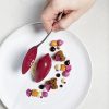 Dessert - Solbær med hvid chokolade, rugbrød og hasselnødder