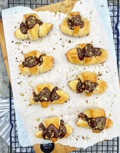 Marcipanhorn med nougat og æbler